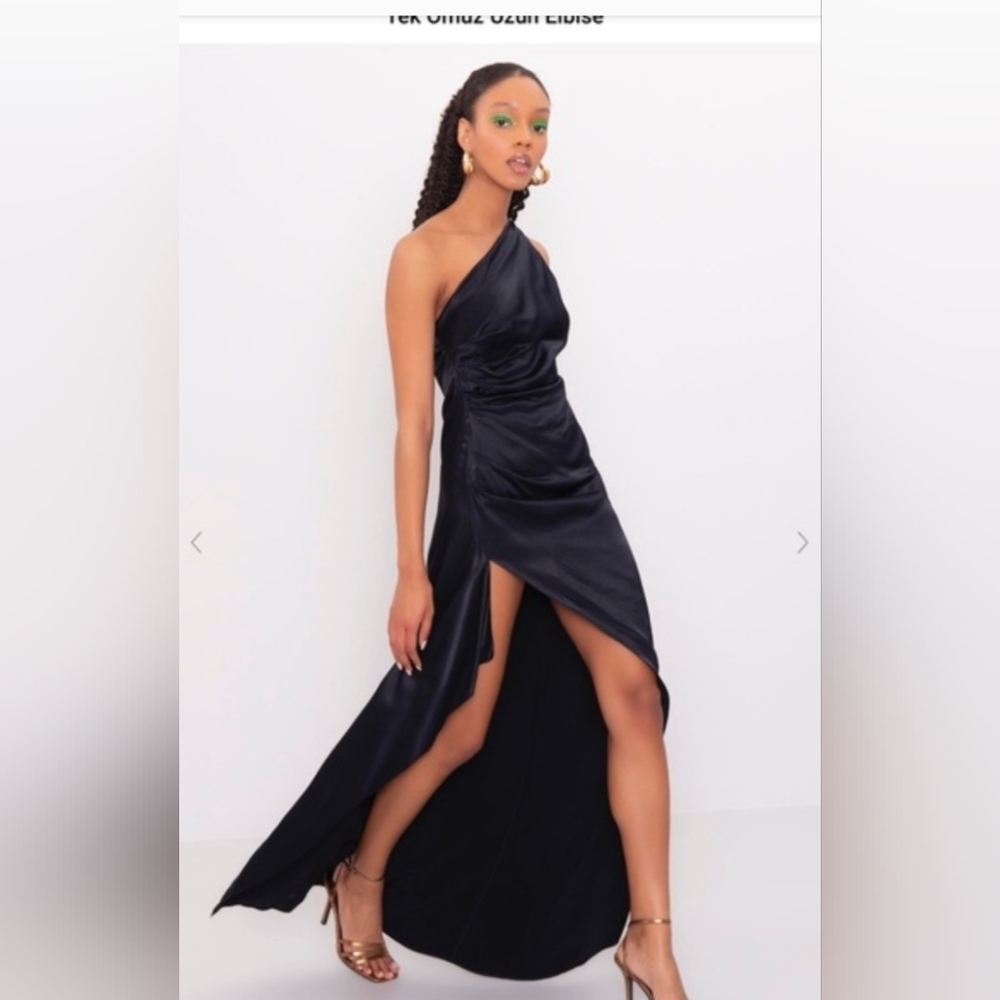 Chic One-Shoulder Black Evening Dress